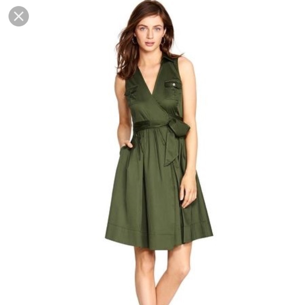 White House Black Marker Green Wrap Dress